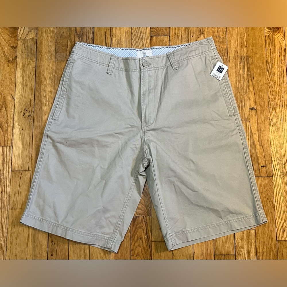 GAP Khakis Mens Shorts Size 32 100% Cotton 11” Inseam NEW w/ Flaw